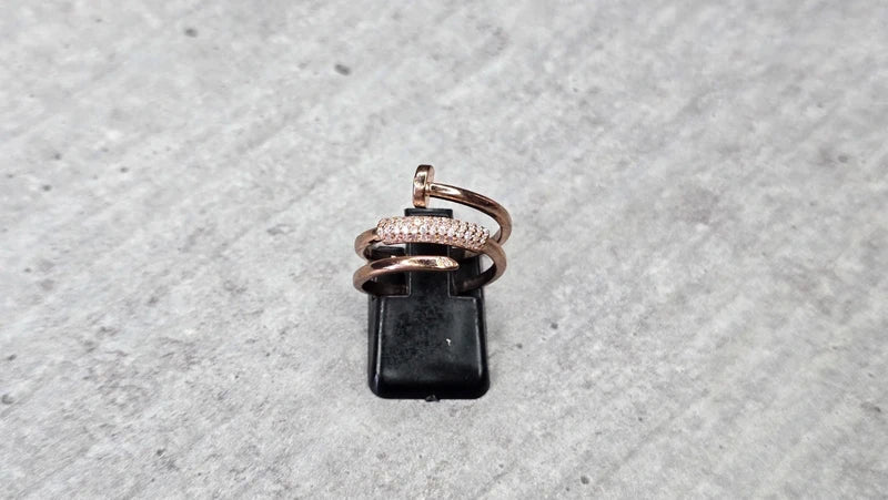 bague effet luxe - argenté ou or rose - strass argenté - style clou - chic - acier inoxydable