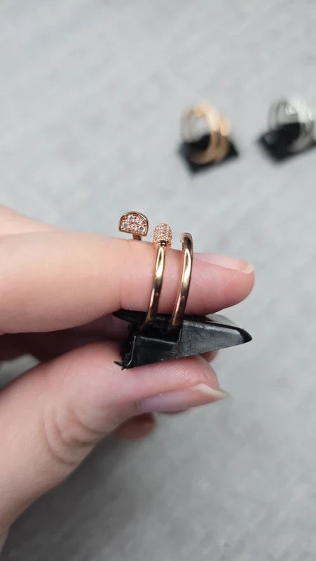 bague effet luxe - argenté ou or rose - strass argenté - style clou - chic - acier inoxydable