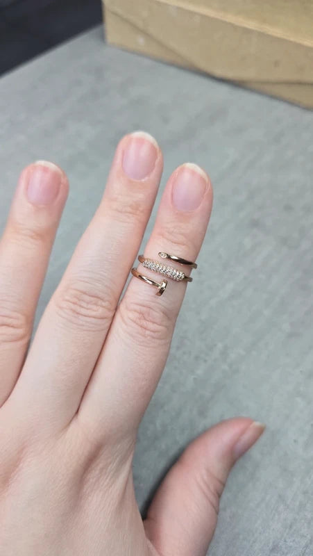 bague effet luxe - argenté ou or rose - strass argenté - style clou - chic - acier inoxydable