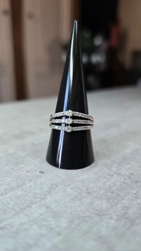 bague effet princesse - neuf - argentée triple rangée pavé strass brillant - effet diadème - luxe chic élégant
