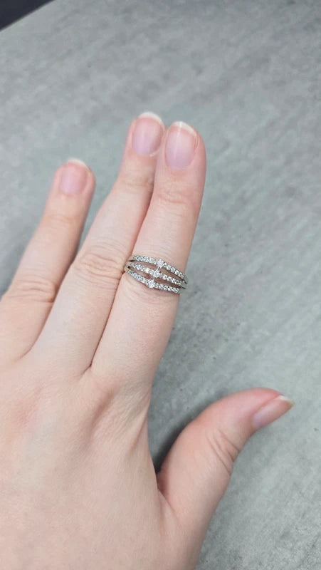 bague effet princesse - neuf - argentée triple rangée pavé strass brillant - effet diadème - luxe chic élégant