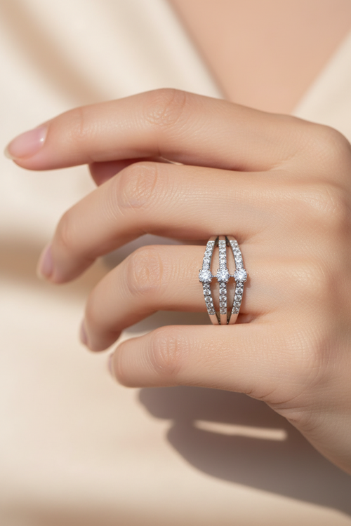 bague effet princesse - neuf - argentée triple rangée pavé strass brillant - effet diadème - luxe chic élégant