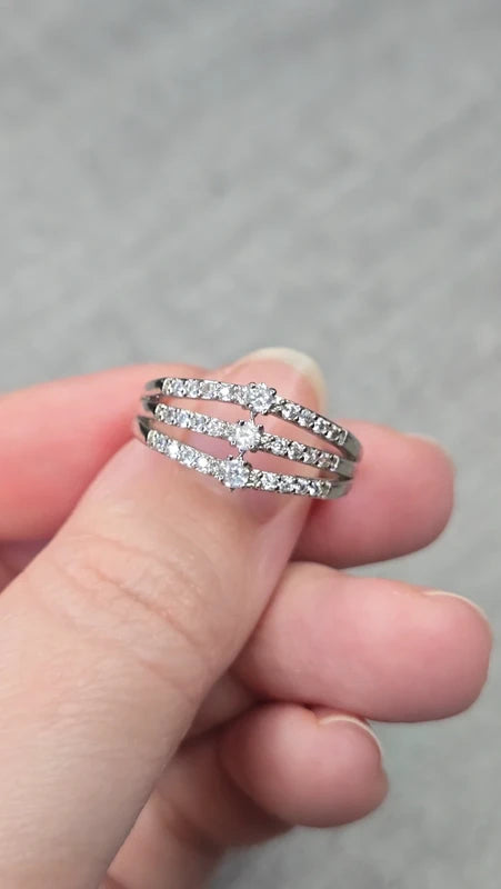 bague effet princesse - neuf - argentée triple rangée pavé strass brillant - effet diadème - luxe chic élégant