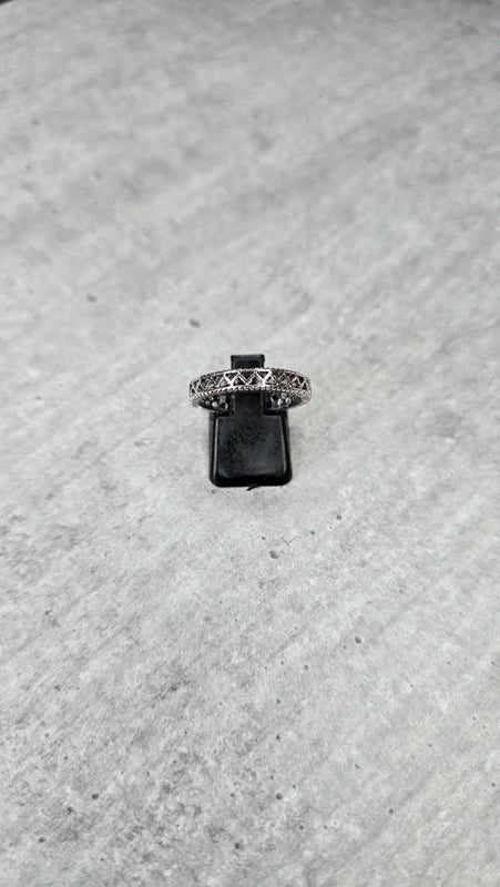 Bague anneau - neuf - argenté - motif gravé ajouré - mixte homme ou femme - acier inoxydable