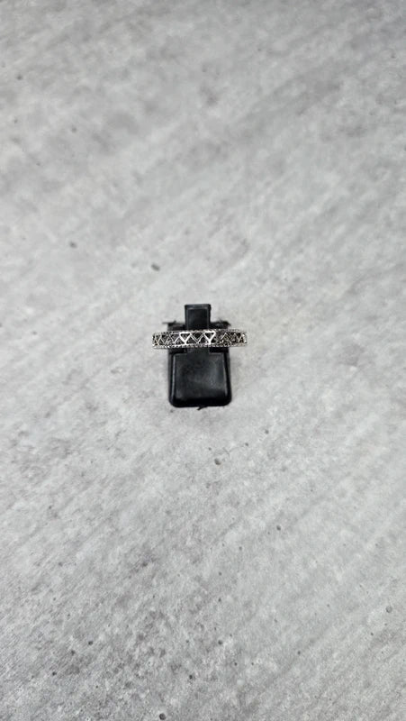 Bague anneau - neuf - argenté - motif gravé ajouré - mixte homme ou femme - acier inoxydable