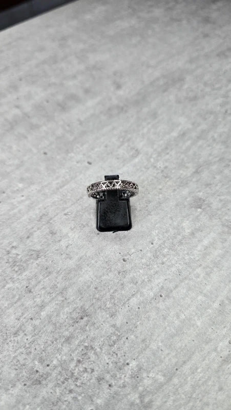 Bague anneau - neuf - argenté - motif gravé ajouré - mixte homme ou femme - acier inoxydable