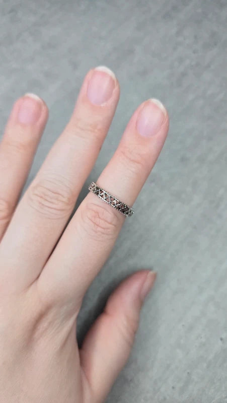 Bague anneau - neuf - argenté - motif gravé ajouré - mixte homme ou femme - acier inoxydable