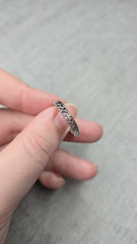Bague anneau - neuf - argenté - motif gravé ajouré - mixte homme ou femme - acier inoxydable