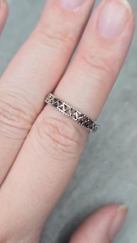 Bague anneau - neuf - argenté - motif gravé ajouré - mixte homme ou femme - acier inoxydable