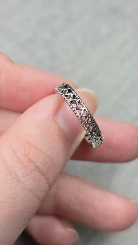 Bague anneau - neuf - argenté - motif gravé ajouré - mixte homme ou femme - acier inoxydable