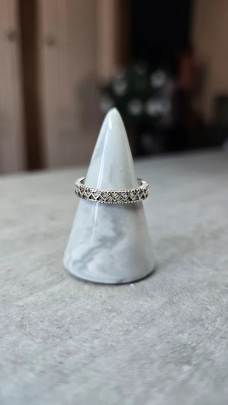 Bague anneau - neuf - argenté - motif gravé ajouré - mixte homme ou femme - acier inoxydable