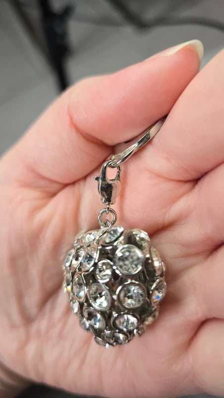 Collier vintage - neuf - chaine argenté - pendentif coeur pavé de strass pierres brillantes - amovible
