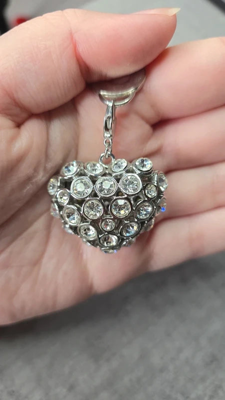 Collier vintage - neuf - chaine argenté - pendentif coeur pavé de strass pierres brillantes - amovible