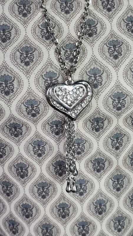collier vintage - neuf - chaine argenté - pendentif double coeur brillants strass pampilles