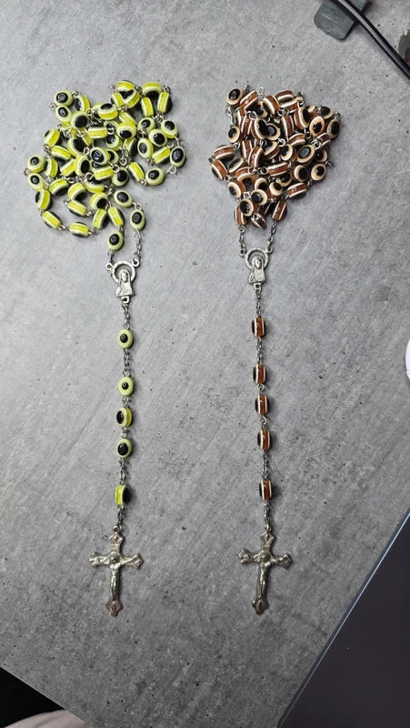Collier sautoir chapelet - perles marron ou vert - effet oeil - médaillon religieux croix christ vierge marie