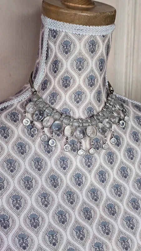 collier plastron vintage - neuf - argenté - pierres perles effet marbré opaque pampilles transparent - chic