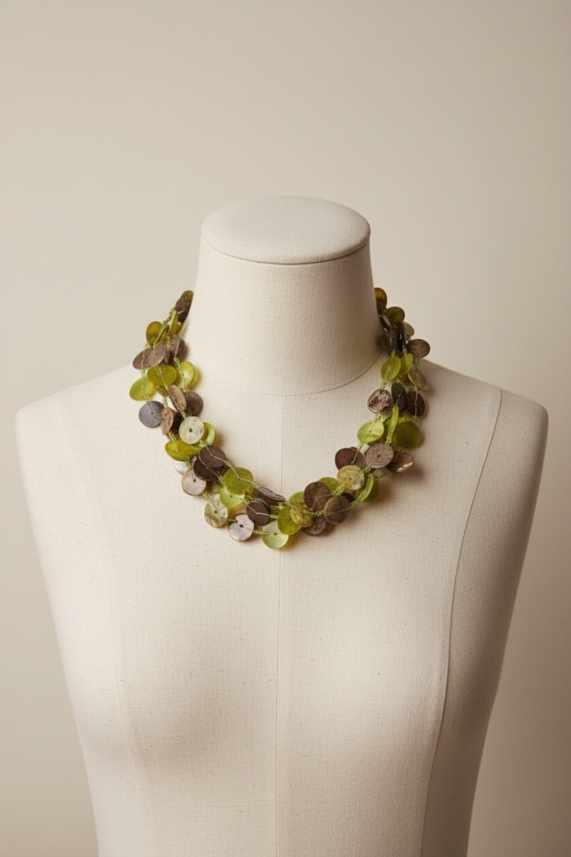 Collier vintage - neuf - perles nacre reflet irisé- vert ou rose - coquillage - multi rangs cascade - bohème chic
