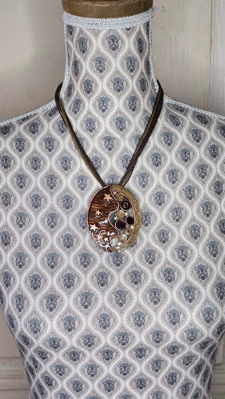 collier vintage - neuf - marron vert kaki - pendentif nacré étoiles pierres strass chocolat - chic