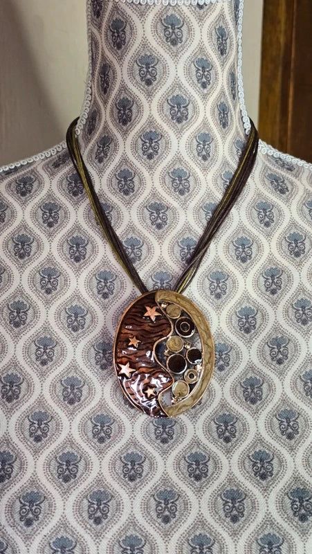 collier vintage - neuf - marron vert kaki - pendentif nacré étoiles pierres strass chocolat - chic