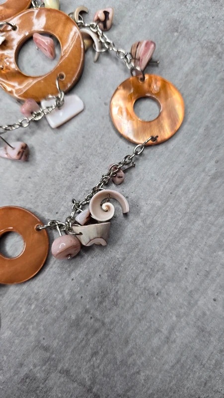 collier sautoir vintage - anneau nacre véritable - cuivre marron - charms pendentif coquillage blanc rose - organza