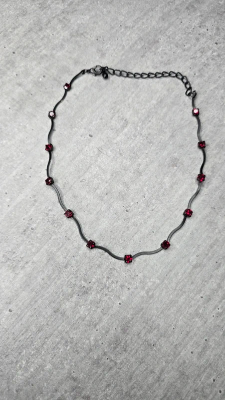collier ras de cou vintage - neuf - noir pierres strass rouges ou argentés brillants - Y2K