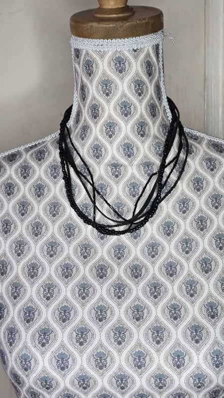 Collier - neuf - multi rangs perles noir brillantes cordon effet daim - moderne casual urbain