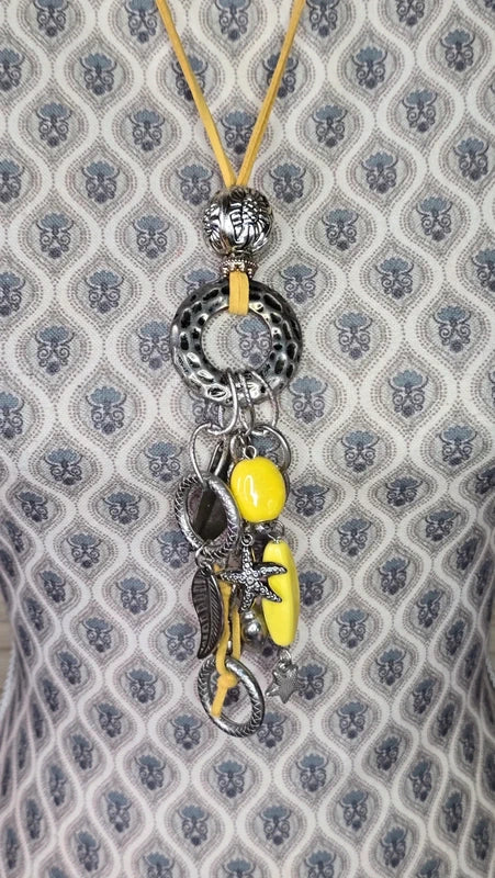 collier sautoir vintage - neuf - daim - jaune ou orange - pendentif pierre argenté rond effet léopard charms - chic
