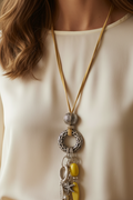 collier sautoir vintage - neuf - daim - jaune ou orange - pendentif pierre argenté rond effet léopard charms - chic