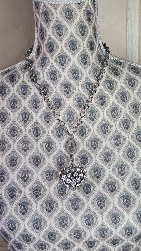 Collier vintage - neuf - chaine argenté - pendentif coeur pavé de strass pierres brillantes - amovible