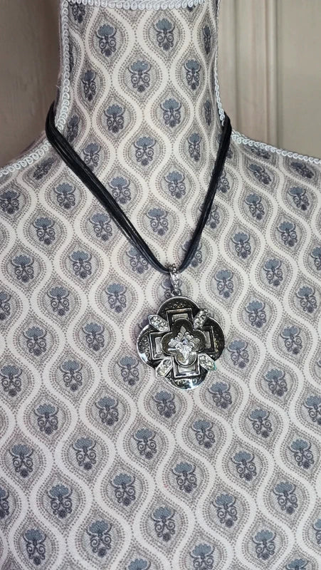 collier vintage - neuf - pendentif style baroque - marron bronze noir - pierres strass fleurs