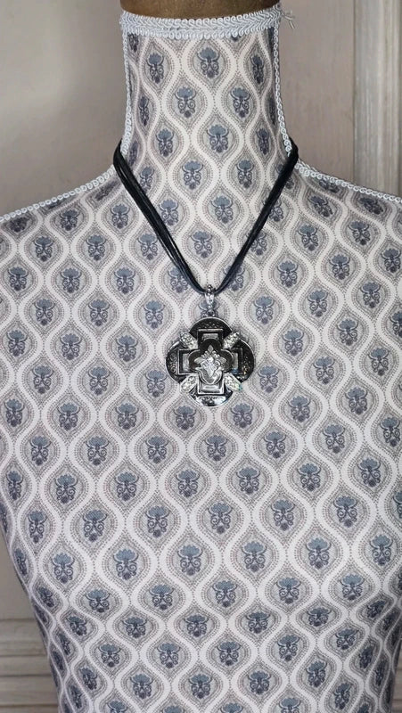 collier vintage - neuf - pendentif style baroque - marron bronze noir - pierres strass fleurs