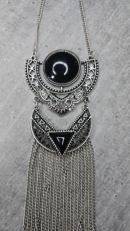 collier sautoir - neuf - chaine argenté - pendentif pierre noir effet onyx - texturé gravé travaillé - chic
