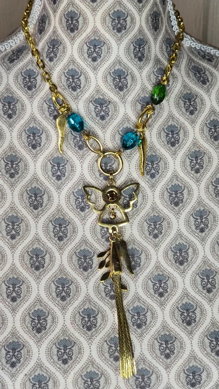 collier vintage - neuf - doré symbolique porte bonheur - perles verte turquoise - ange laurier cornes abondances - rare et original
