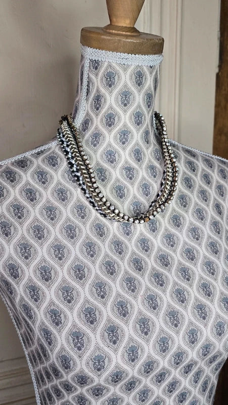 collier plastron - multi chaine - doré tresse gris noir blanc - perles métallique - rangée de strass