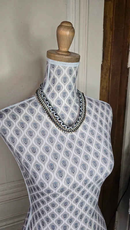 collier plastron - multi chaine - doré tresse gris noir blanc - perles métallique - rangée de strass