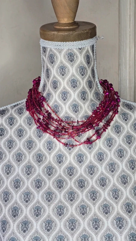 collier vintage - multi rangs rose fuchsia framboise - perles facetté brillantes - volume relief chic