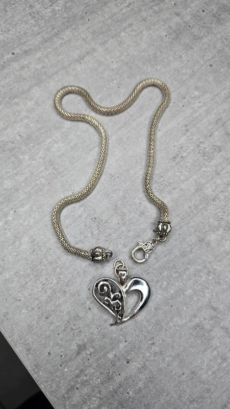 collier vintage - chaine maille serpent - pendentif coeur ajouré travaillé - argenté