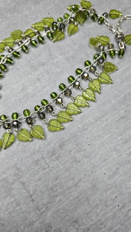 collier vintage - neuf - double rang - pendentif feuille verte bohème - perles facetté - chaine argentée