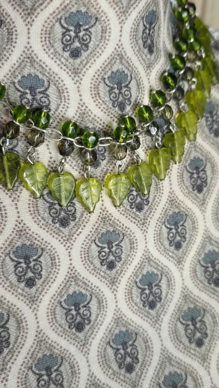 collier vintage - neuf - double rang - pendentif feuille verte bohème - perles facetté - chaine argentée