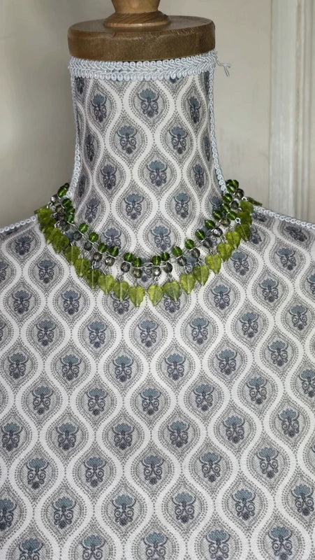 collier vintage - neuf - double rang - pendentif feuille verte bohème - perles facetté - chaine argentée