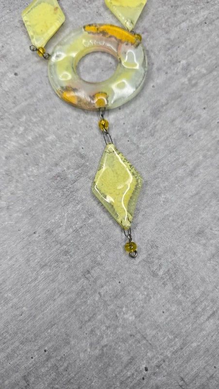 collier rare - original - verre soufflé vert jaune - artistique - perle jaune - artisanal