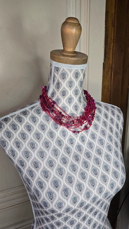 collier vintage - multi rangs rose fuchsia framboise - perles facetté brillantes - volume relief chic
