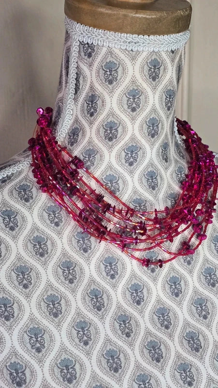 collier vintage - multi rangs rose fuchsia framboise - perles facetté brillantes - volume relief chic