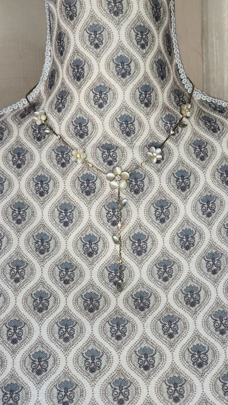 collier vintage - forme y - chaine argenté doré - pendentif fleurs perles strass blanc nacré - chic élégant