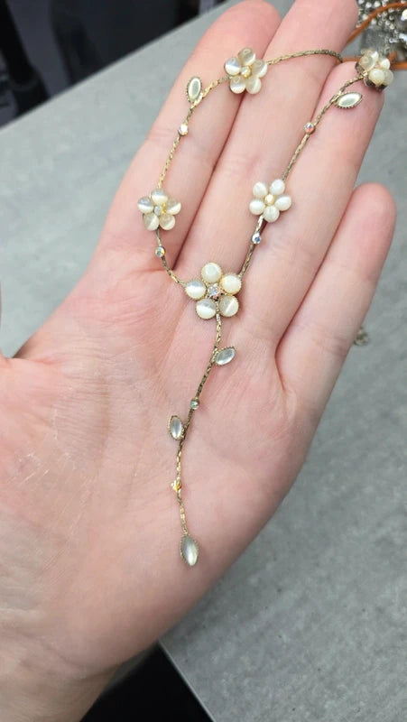 collier vintage - forme y - chaine argenté doré - pendentif fleurs perles strass blanc nacré - chic élégant