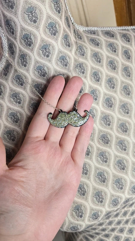 collier vintage - pendentif moustache - paillette argenté holographique - original mixte adulte ado enfant
