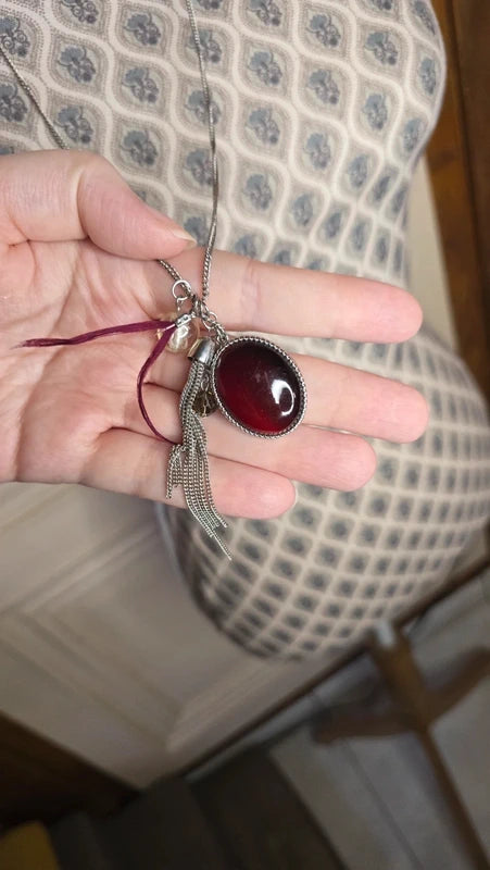 collier sautoir - chaine argenté - pendentif breloque charms perle cabochon pierre rouge bordeaux rose pampille - chic