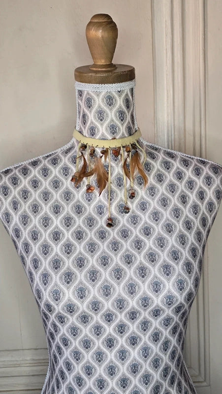 collier ras de cou shoker vintage - beige daim - plumes pierres - esprit bohème gipsy