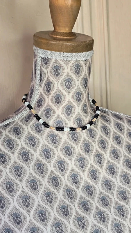 collier vintage - neuf - pierre effet naturelle - perle bois noir blanc beige argenté - style 90' mixte