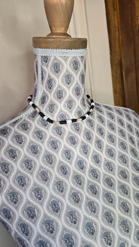 collier vintage - neuf - pierre effet naturelle - perle bois noir blanc beige argenté - style 90' mixte